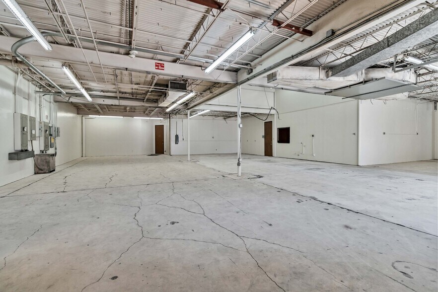 More Photos Of 429 Jefferson St, Kerrville Light Manufacturing For Lease