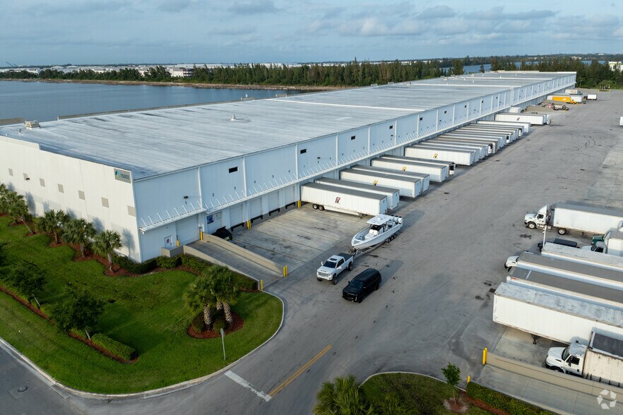 More Photos Of 15002 NW 107th Ave, Hialeah Gardens Distribution For Lease