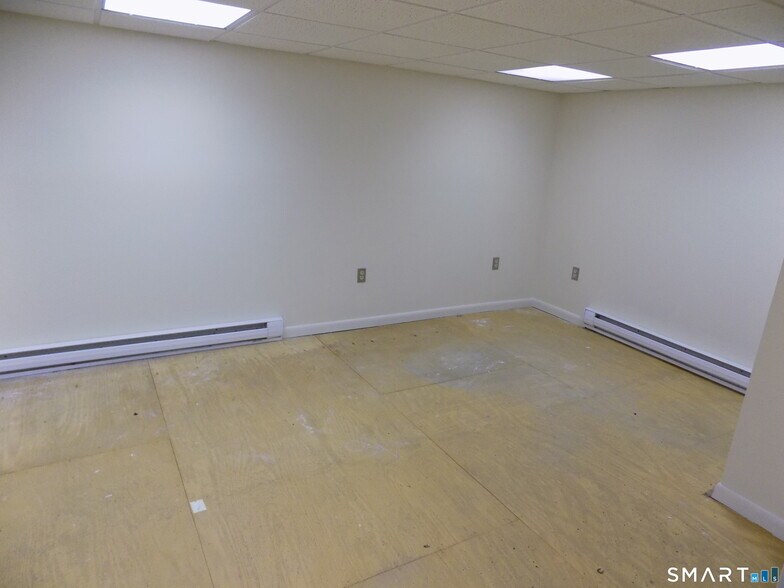 More Photos Of 85 Beleden Gardens Dr, Bristol Medical For Sale