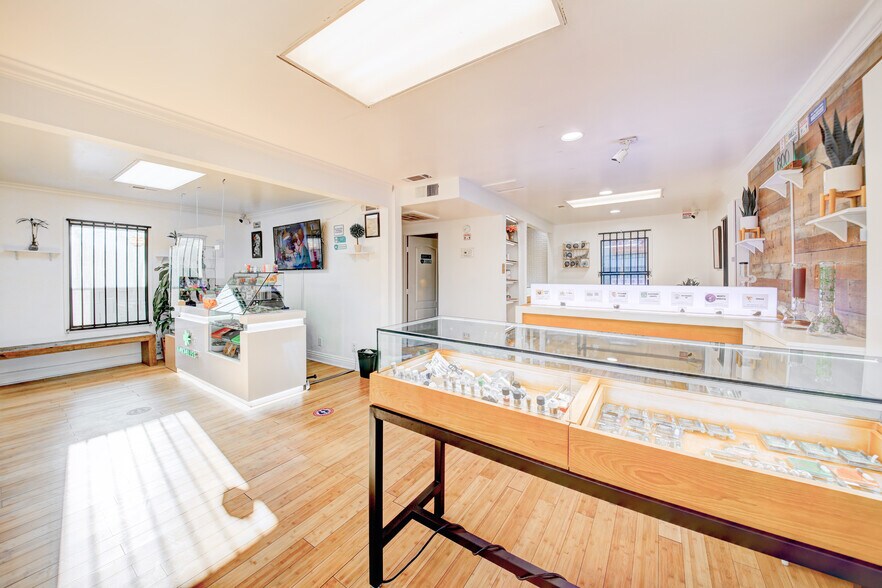 More Photos Of 800 S Casino Center Blvd, Las Vegas Loft Creative Space For Sale