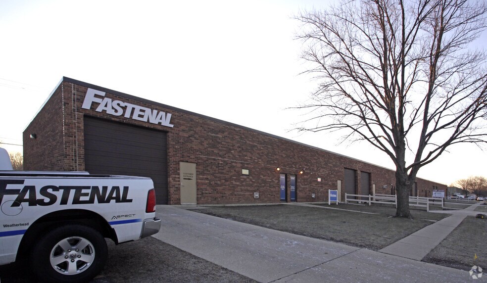 More Photos Of 803-907 Industrial Dr, West Chicago Warehouse For Lease