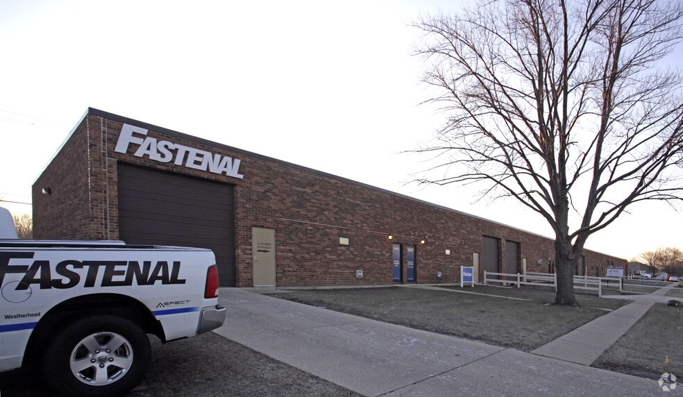 More Photos Of 803-907 Industrial Dr, West Chicago Warehouse For Lease
