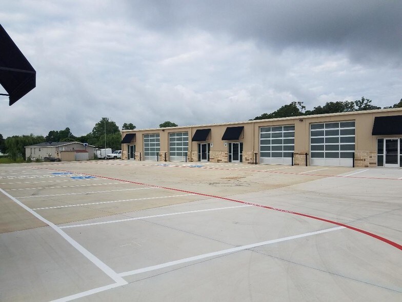 More Photos Of 811 Stonecrest Rd, Argyle Showroom For Lease