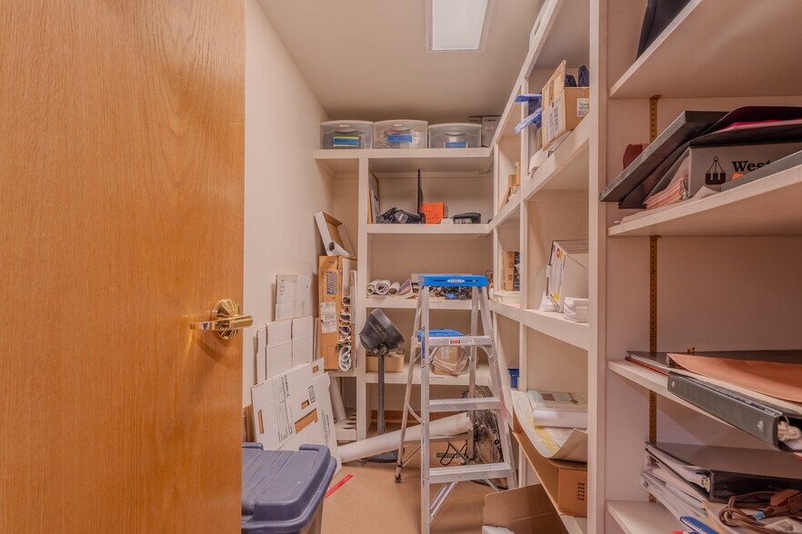 More Photos Of 890 N 2nd St, Lander Office For Sale