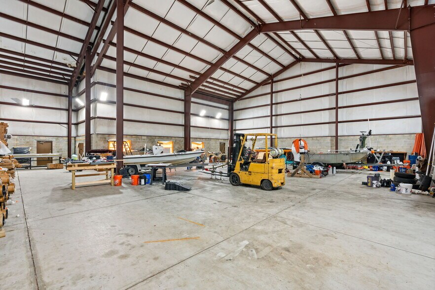 More Photos Of 585 Commonwealth Blvd, Port Orange Manufacturing For Sale