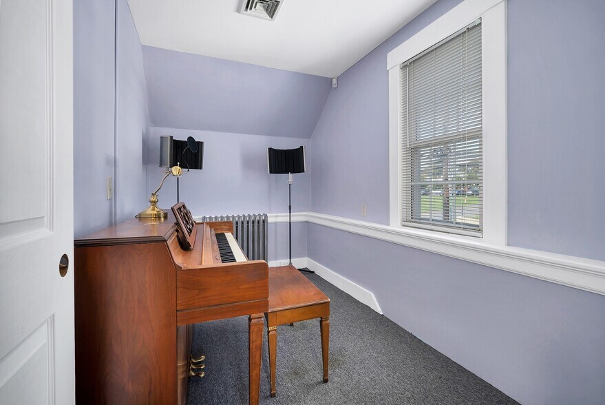 More Photos Of 2024 E Main St, Waterbury Office Residential For Sale