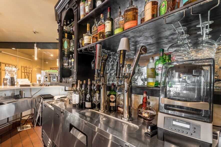 More Photos Of 858 W Lancaster Blvd, Lancaster Restaurant For Sale