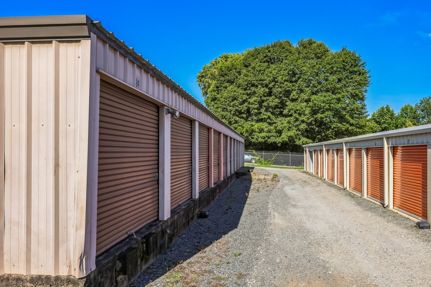 More Photos Of 52 & 54 Awtrey St, Manchester Self Storage For Sale