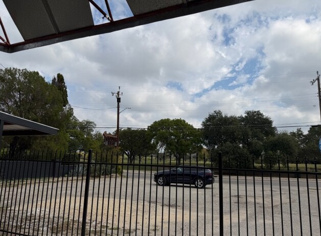 More Photos Of 2011 Mission Rd, San Antonio Restaurant For Lease