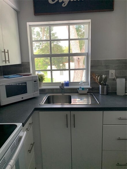 More Photos Of 1105 NE 119th St, Biscayne Park Apartments For Sale