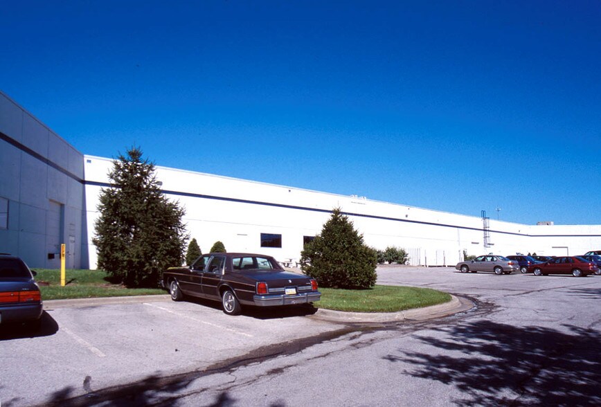More Photos Of 15501-15529 College Blvd, Lenexa Light Distribution For Lease