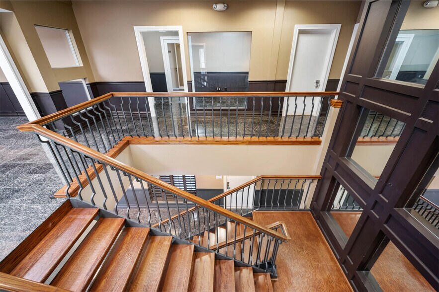 More Photos Of 8100 Broadway St, San Antonio Office For Sale