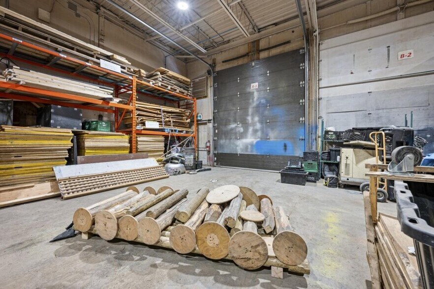 More Photos Of 805 Boul Industriel, Granby Warehouse For Lease