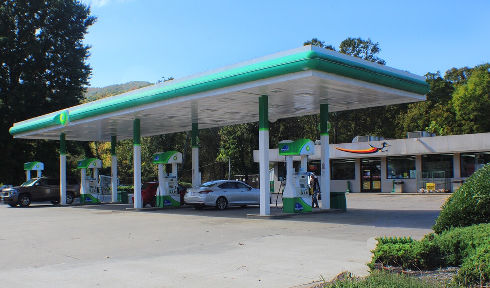 Primary Photo Of 1411 Tunnel Rd, Asheville Convenience Store For Sale