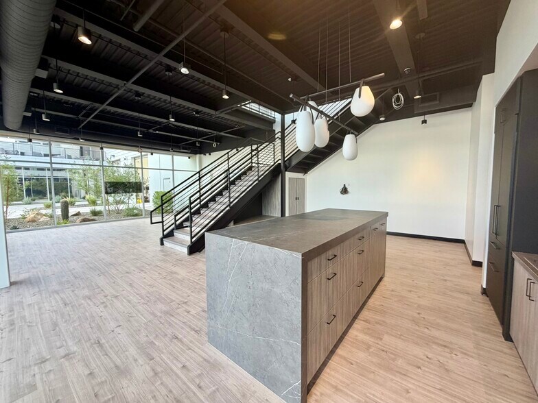 More Photos Of 7333 E Helm Dr, Scottsdale Airplane Hangar For Lease