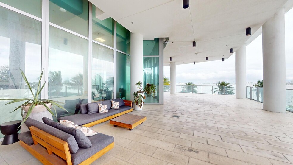 More Photos Of 2955 NE 7th Ave, Miami Storefront Retail Office For Sale