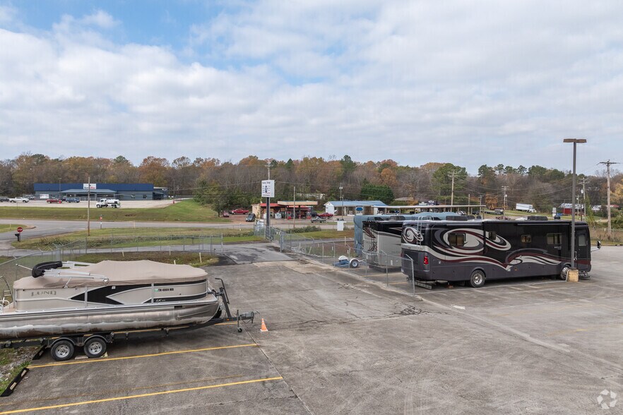 More Photos Of 112 Benton Way, Benton Self Storage For Sale