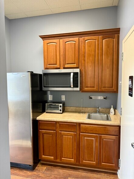 More Photos Of 101 E Market St, Smithfield Office For Lease