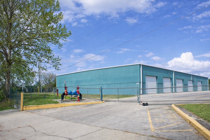 More Photos Of 7800 N Orange Blossom Trl, Orlando Warehouse For Sale