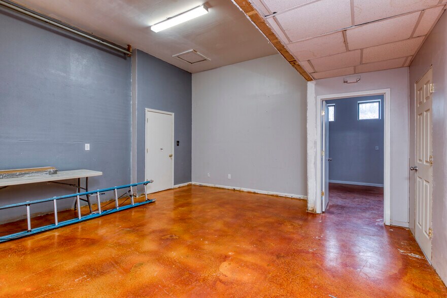 More Photos Of 324 S Commerce St, Marion Loft Creative Space For Sale