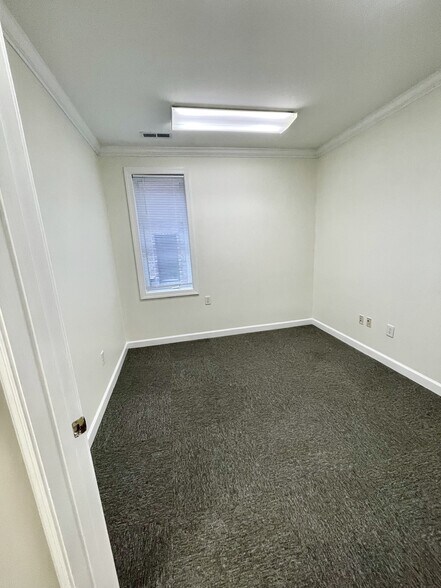 More Photos Of 8402 Six Forks Rd, Raleigh Office For Lease