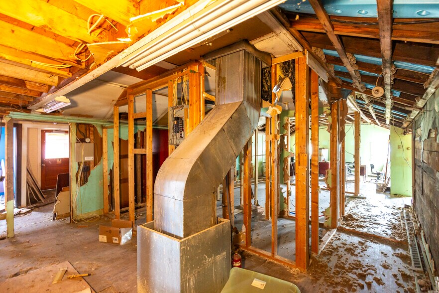 More Photos Of 23 E Main St, Hancock Restaurant For Sale