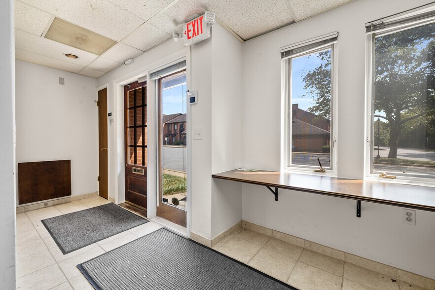 More Photos Of 5875-5881 Allentown Rd, Suitland Office For Sale