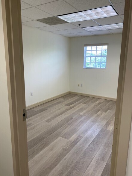 More Photos Of 2201-2225 N Commerce Pky, Weston Unknown For Lease