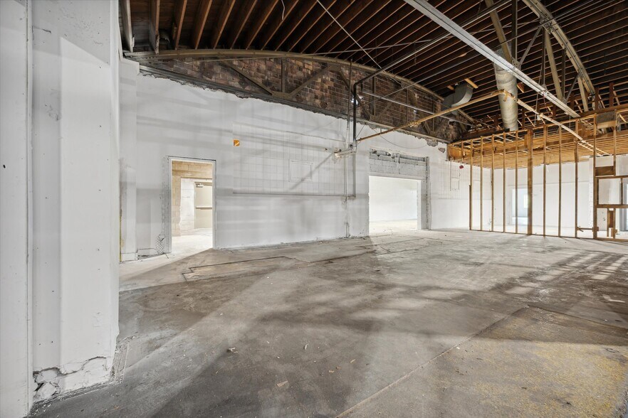 More Photos Of 969 Dixie Hwy, Rossford General Retail For Sale