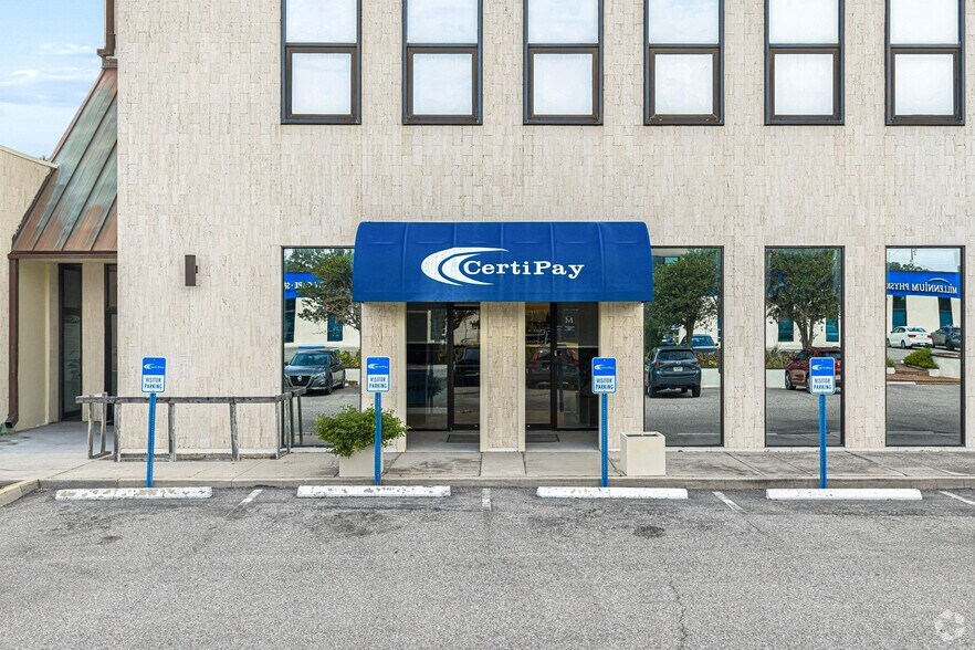 More Photos Of 130 Bates Ave SW, Winter Haven Office For Lease