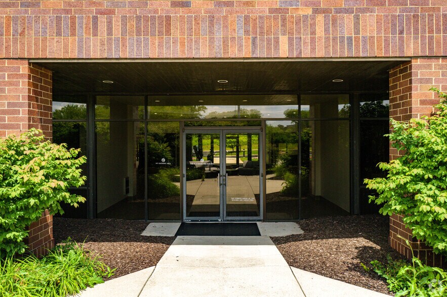 More Photos Of 11950 W Lake Park Dr, Milwaukee Office For Sale