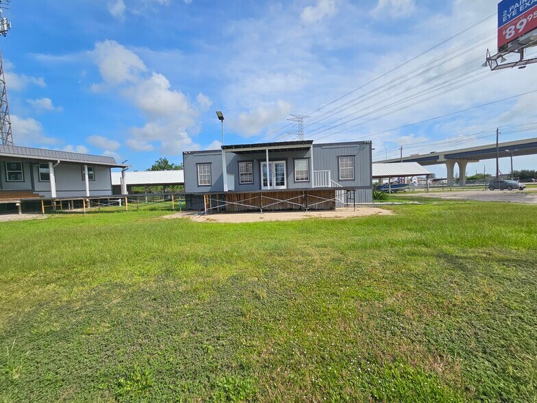 More Photos Of 204 FM 2094 Rd, Kemah Freestanding For Lease