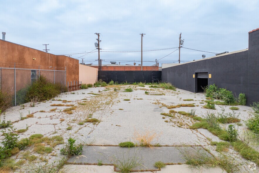 More Photos Of 728-730 W Esther St, Long Beach Warehouse For Sale