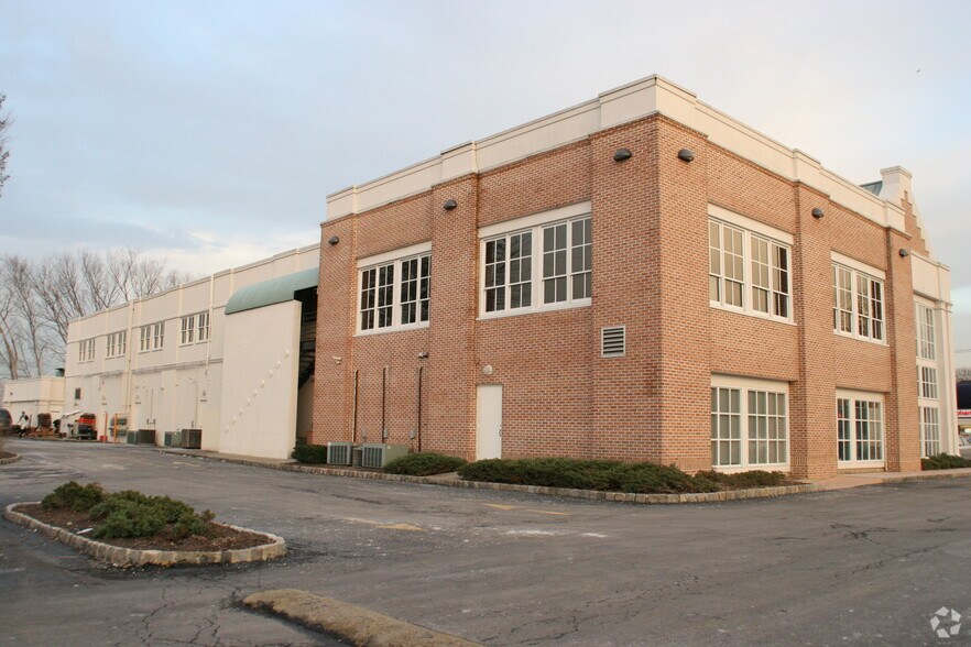More Photos Of 555 Passaic Ave, West Caldwell Storefront Retail Office For Lease