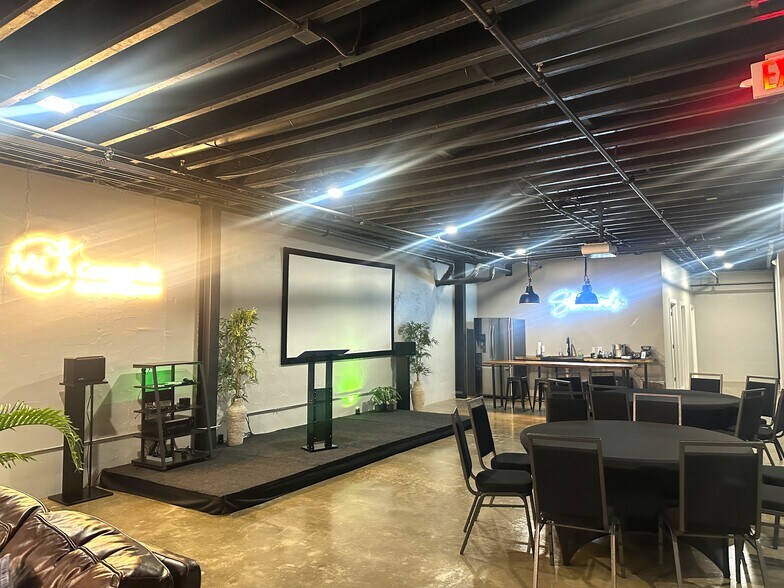 More Photos Of 35 Commercial Way, Springboro Office For Sale