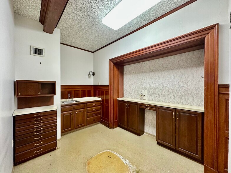 More Photos Of 19 Woodland St, Hartford Medical For Lease