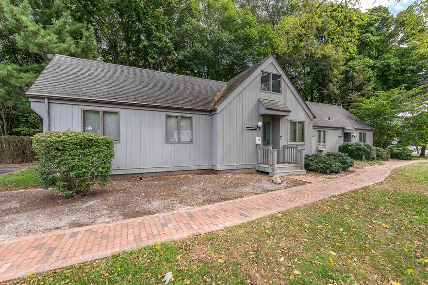 More Photos Of 508 Main Rd, Riverhead Medical For Sale