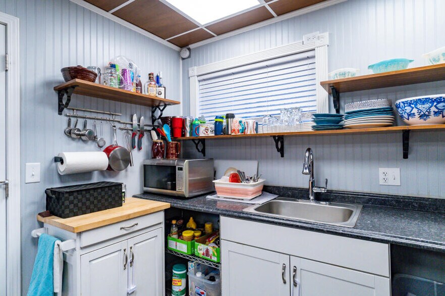 More Photos Of 2127-2129 W College St, Springfield Loft Creative Space For Sale