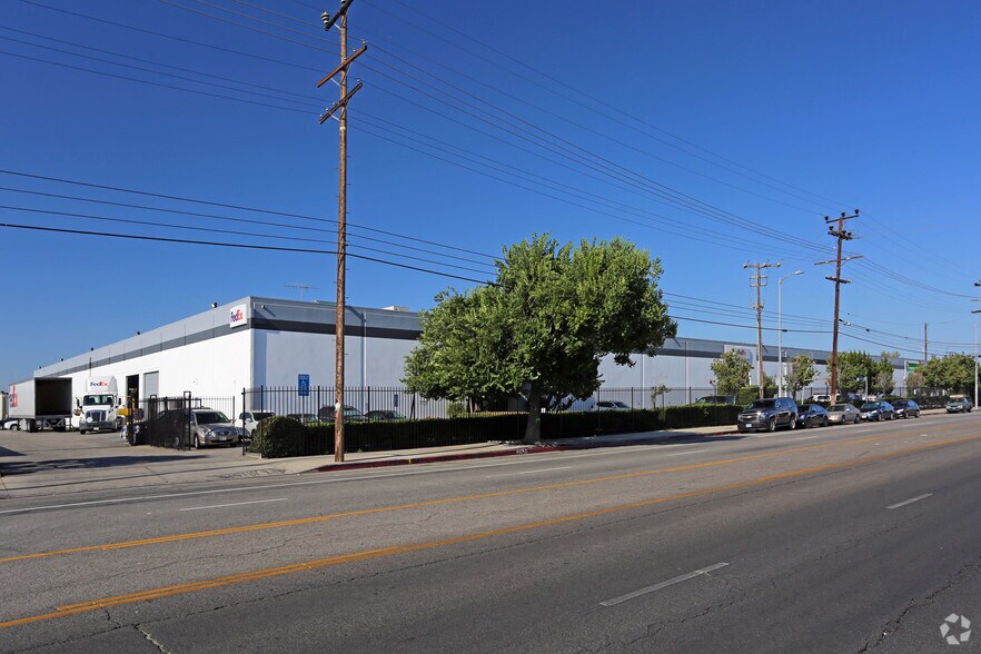 More Photos Of 11330-11360 Sherman Way, North Hollywood Warehouse For Lease