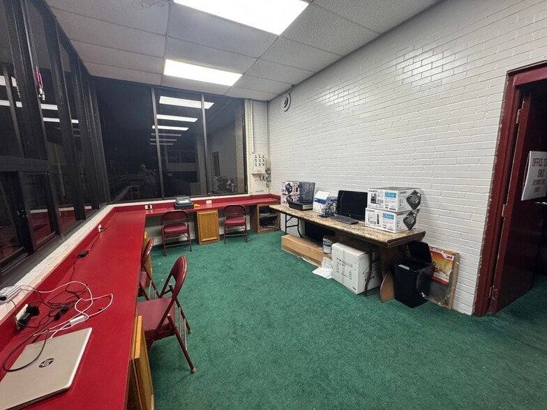 More Photos Of 10408 State Highway 64 E, Tyler Theater Concert Hall For Sale