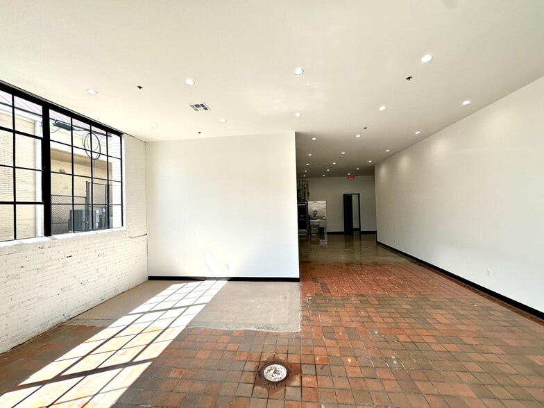 More Photos Of 801 N Broadway Ave, Oklahoma City Storefront Retail Office For Lease