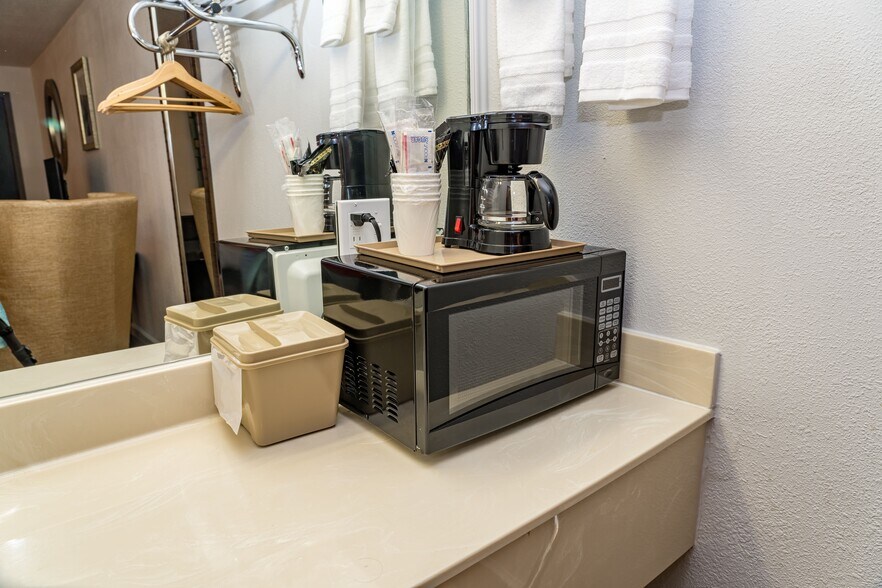 More Photos Of 2044 E Van Buren, Eureka Springs Hotel For Sale