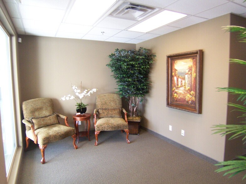 More Photos Of 77935 Calle Tampico, La Quinta Loft Creative Space For Lease
