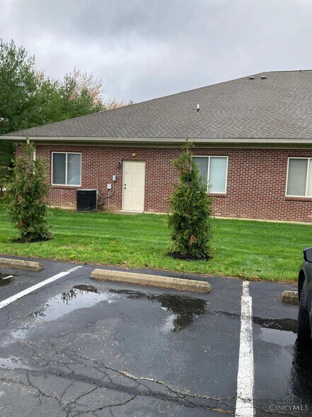 More Photos Of 8833 Chapel Square Dr, Cincinnati Medical For Sale