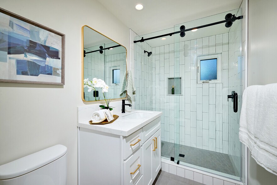 More Photos Of 735 Pine Ave, Carlsbad Multifamily For Sale