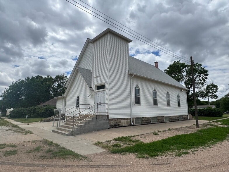 More Photos Of 311 Curtis St, Edison Religious Facility For Sale