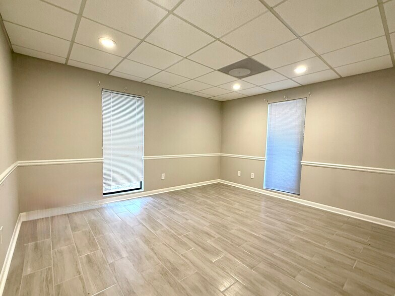 More Photos Of 11285 Elkins Rd, Roswell Office Residential For Lease