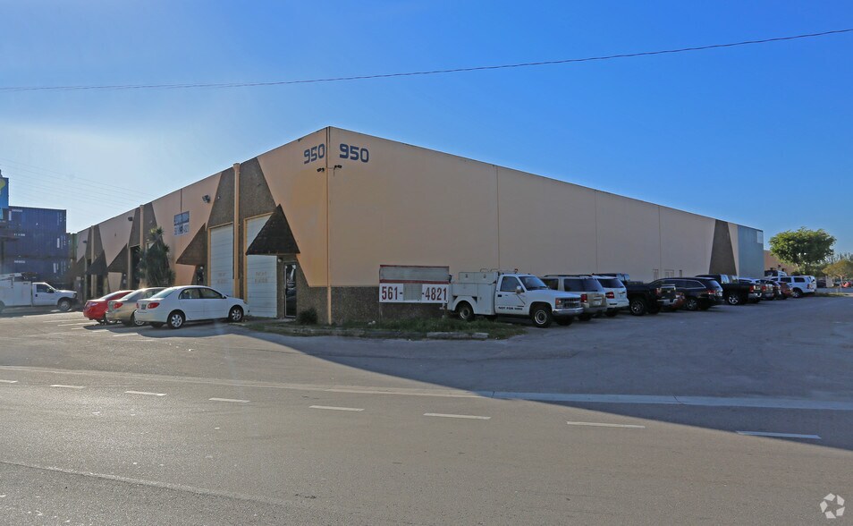 Primary Photo Of 950 Eller Dr, Dania Warehouse For Lease