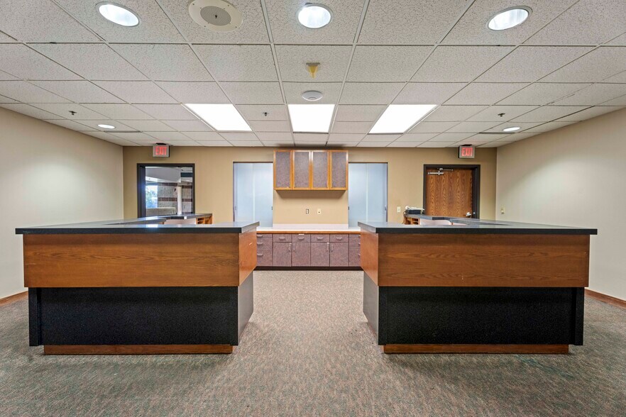 More Photos Of 2778 N Webb Rd, Wichita Medical For Sale