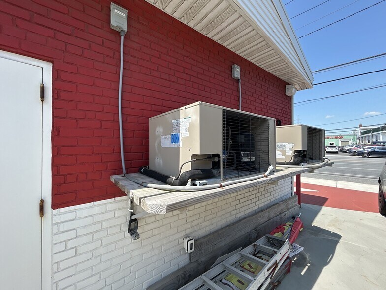 More Photos Of 4451 Austin Blvd, Island Park General Retail For Sale